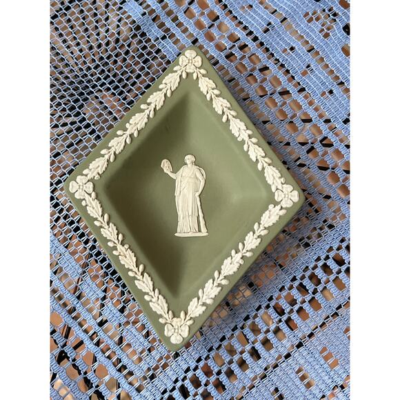 MiCM Wedgwood Jasperware Diamond Cream on Celadon Trinket Dish Ashtray - Picture 2 of 7